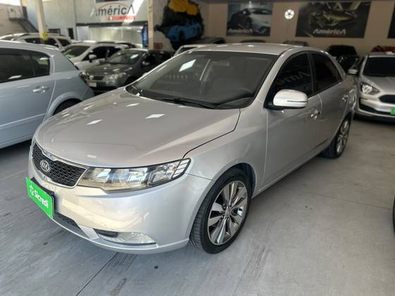 KIA CERATO 1.6 E.221 SEDAN 16V GASOLINA 4P AUTOMÁTICO KIA CERATO 1.6 E.221 SEDAN 16V GASOLINA 4P AUTOMÁTICO